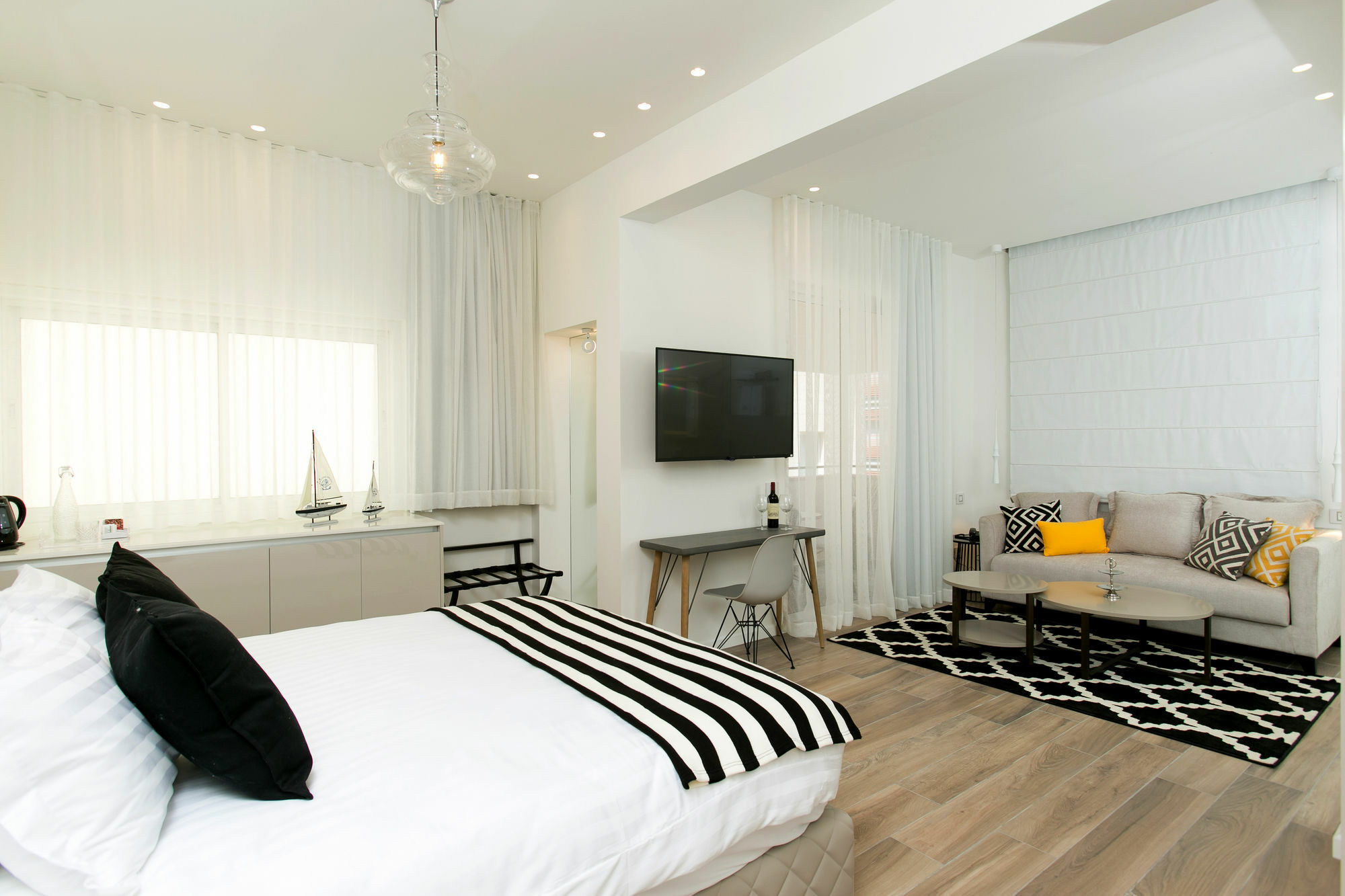 K Suites Tlv By The Beach Tel Aviv Exterior photo